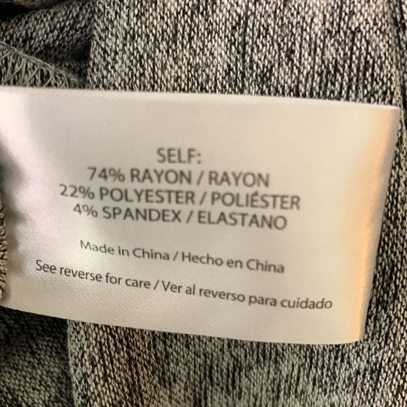 Peace & Pearl’s Women’s Sz small grey 3/4 sleeve scoop neck Sweater - Picture 5 of 6